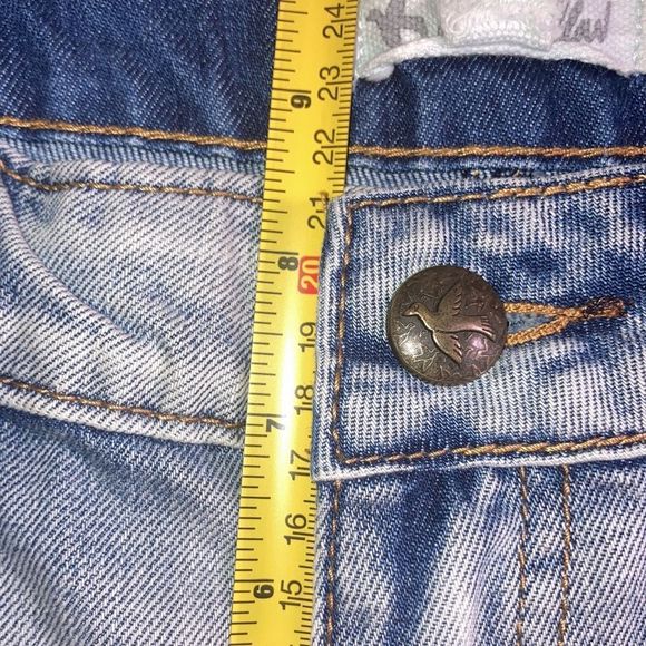 Others Follow Women Denim Cut Off Flower Embroidered Crochet Blue Jean Size 26 - Picture 5 of 10